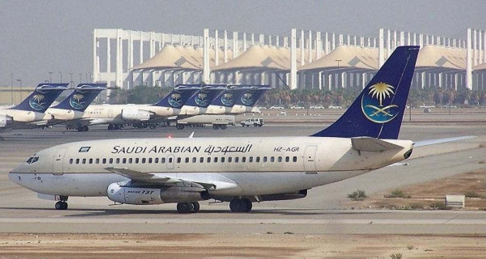 طائرة للخطوط السعودية في مطار جدة