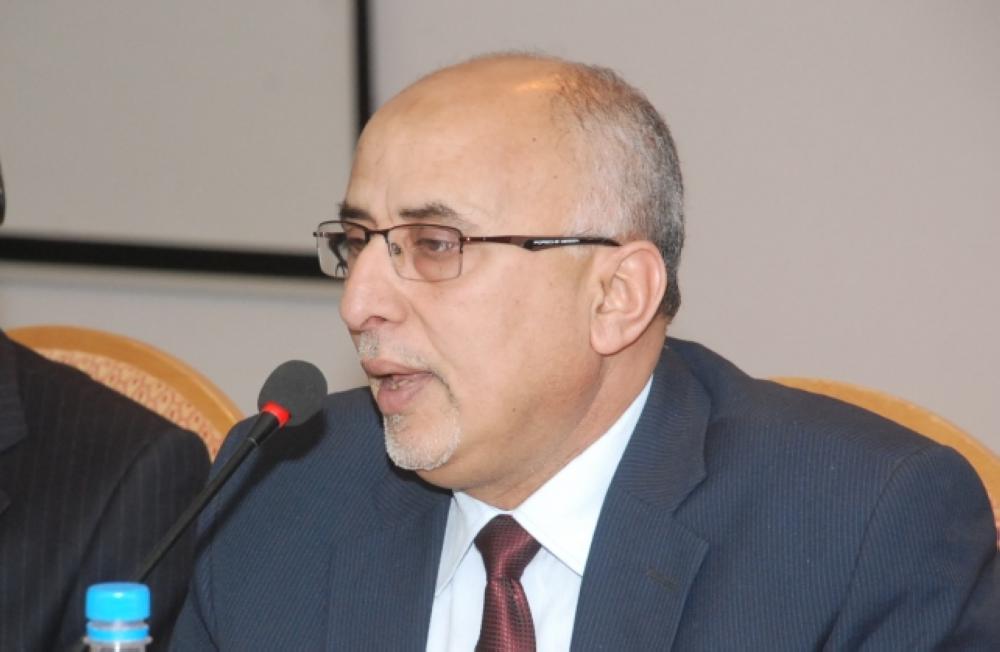 وزير الإدارة المحلية في الحكومة اليمنية عبدالرقيب فتح.