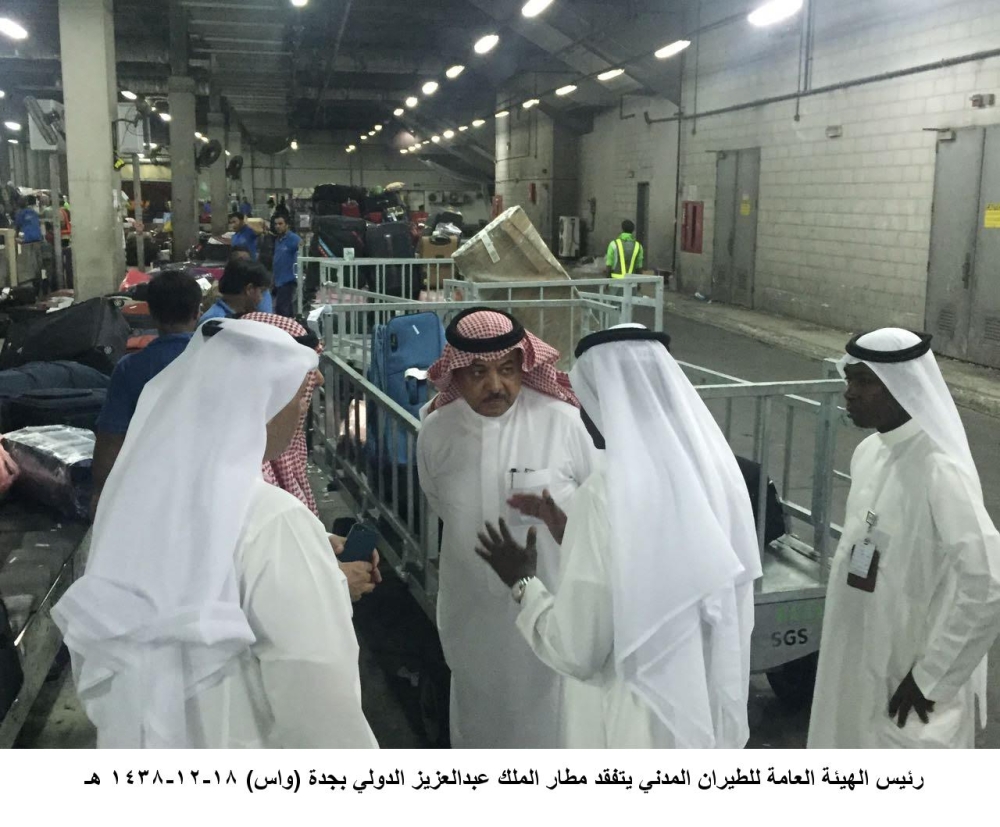 رئيس هيئة الطيران المدني عبد الحكيم التميمي متفقدا مطار جدة 