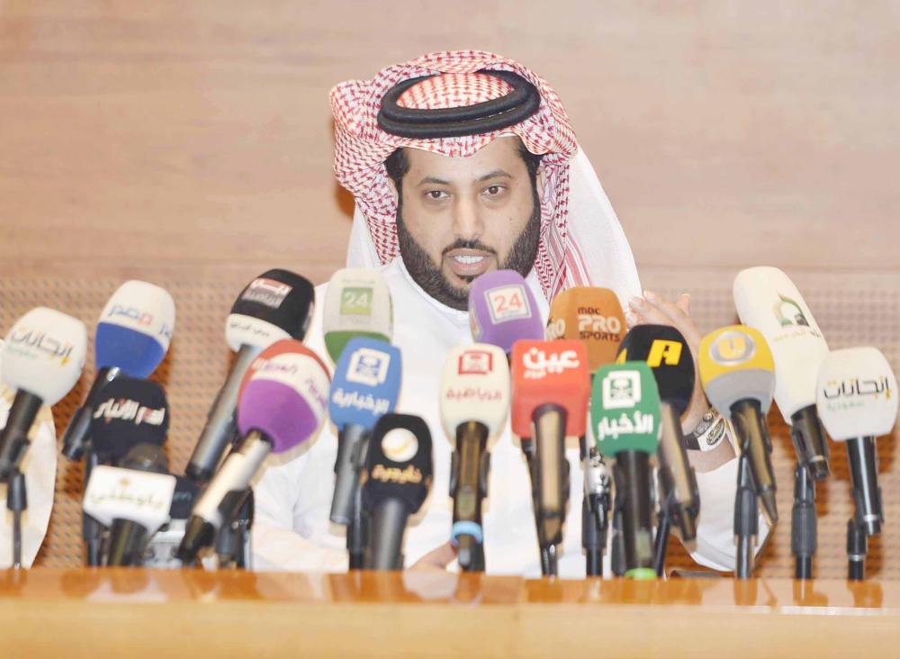 



تركي ال الشيخ  خلال المؤتمر الصحفي.      (تصوير : ناصر محسن)