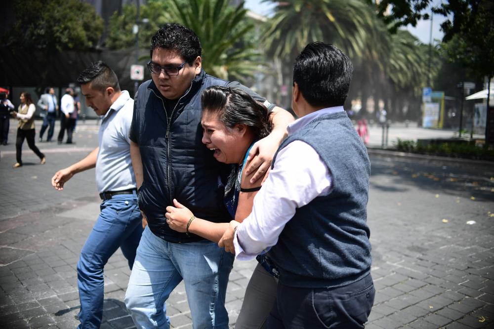 الأرض زُلزلت.. الخوف والرعب يهزان قلوب الآباء في المكسيك 