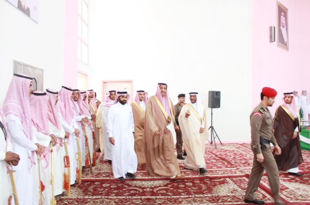



أمير الباحة خلال حضوره حفل تدشين المشاريع التعليمية. (عكاظ)