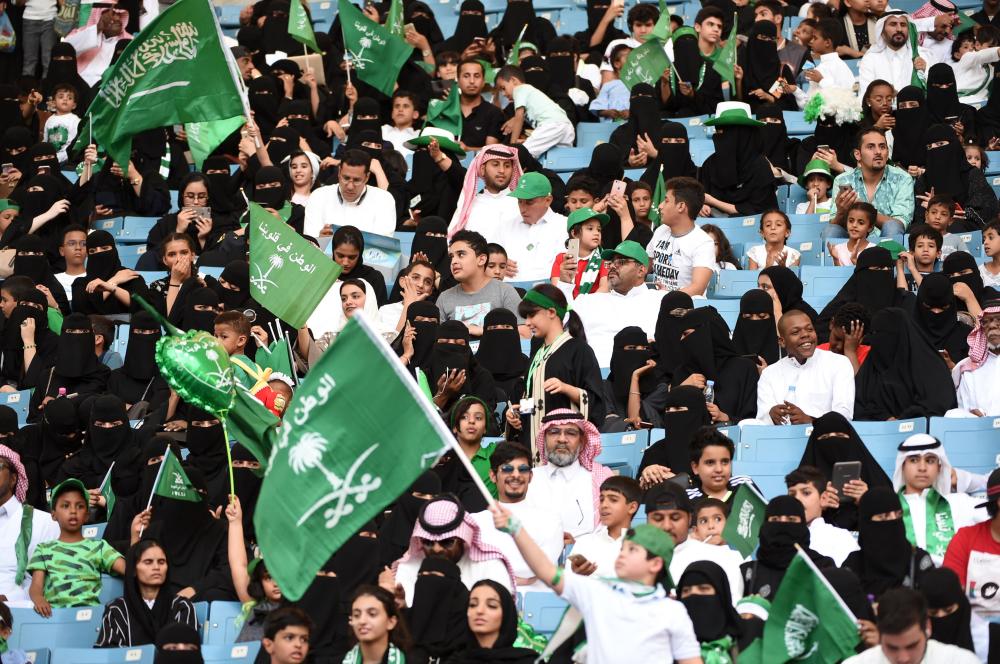 هذا ما قاله السعوديون عن دخول النساء لـ«استاد الملك فهد»