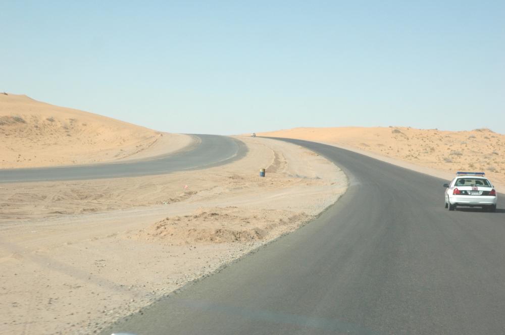 



طريق الشمال يفتقد المراكز والمجمعات الخدمية. (تصوير: راشد الثويني)