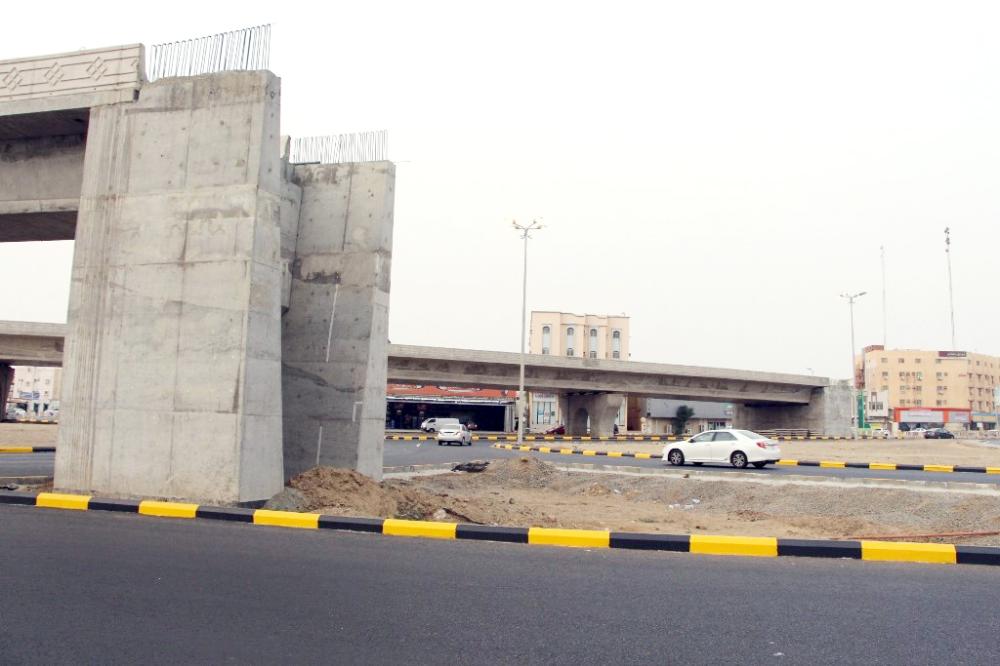 مشروع جسر التوحيد الجاري تنفيذه في مدينة جازان.  (تصوير: محمد القيسي)