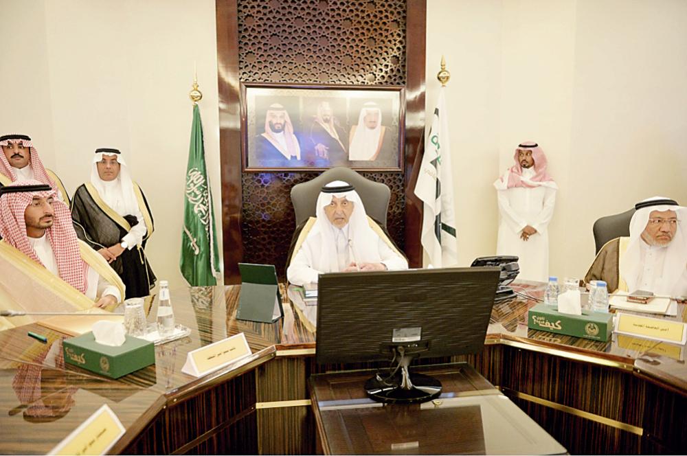 



الأمير خالد الفيصل مترئسا أمس (الأحد) اجتماع مجلس المنطقة.