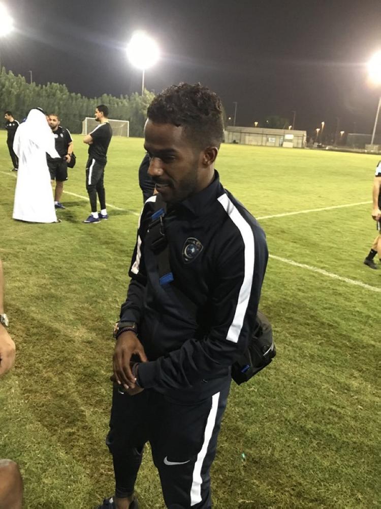 الدولي لاعب نادي الهلال نواف العابد وصل إلى معسكر فريقه في أبوظبي