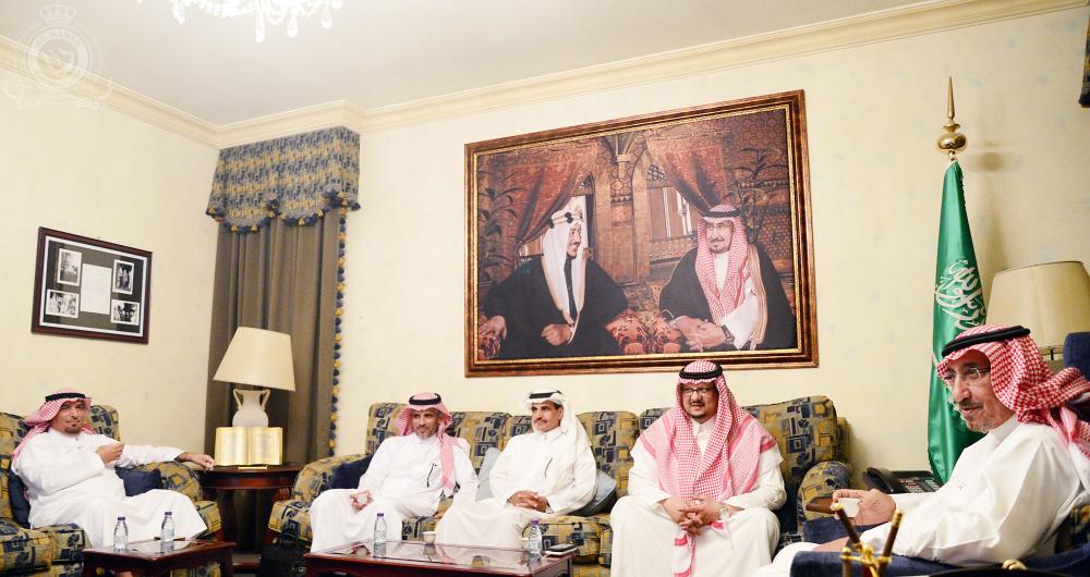





اجتماع مارس الماضي الذي حضره الأمير مشعل بن سعود.