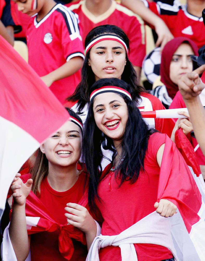 Supporters of Egypt attend the World Cup 2018 Africa qualifying football match between Egypt and Congo at the Borg al-Arab stadium in Alexandria on October 8, 2017.  / AFP / TAREK ABDEL HAMID
