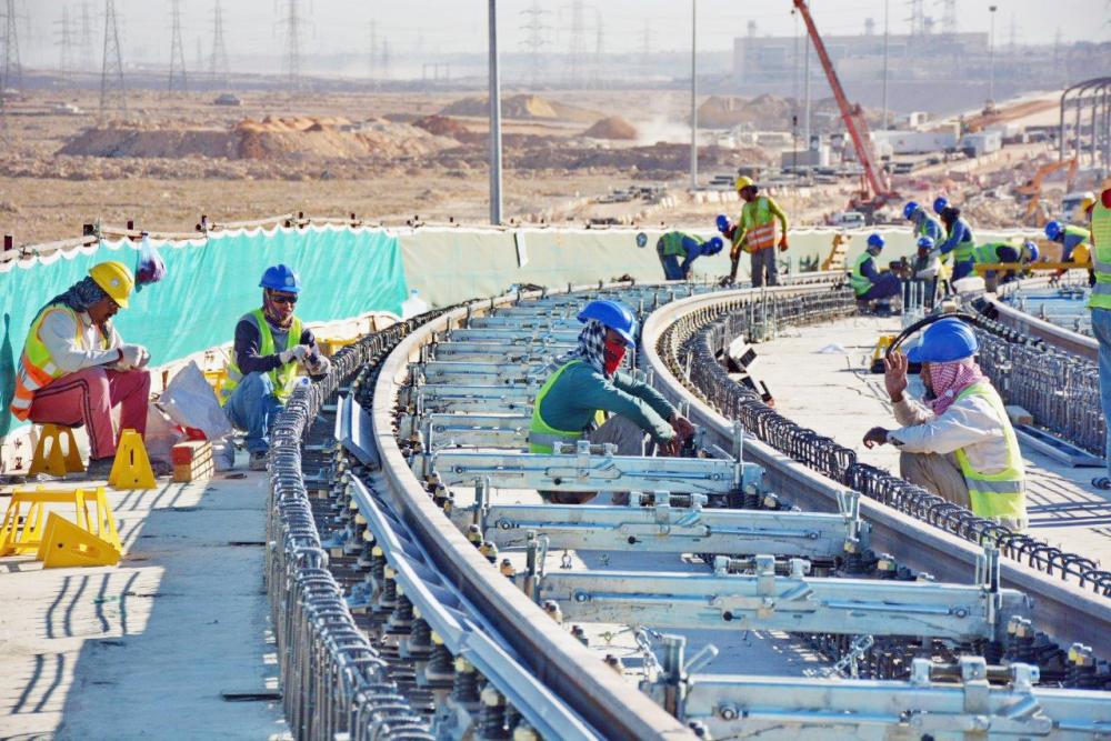 



عمال في مشروع إنشاء سكة لمحطة قطار الرياض. (تصوير: ماجد الدوسري)