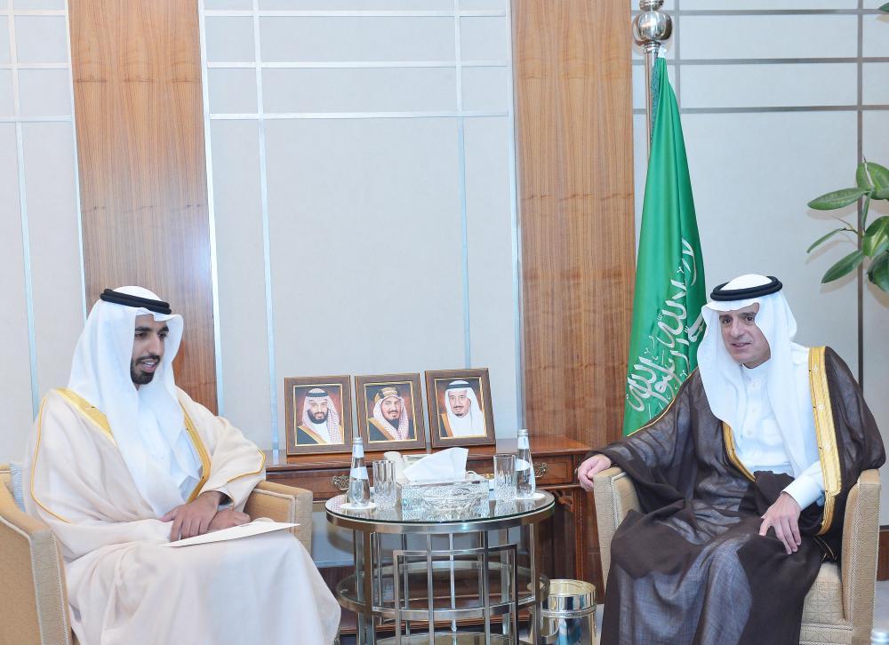 



وزير الخارجية مستقبلا الشيخ شخبوط آل نهيان أمس في الرياض.