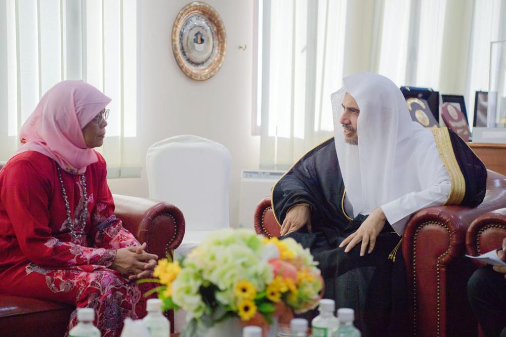 



 ‏الرئيسة السنغافورية مستقبلة الأمين العام لرابطة العالم الإسلامي.