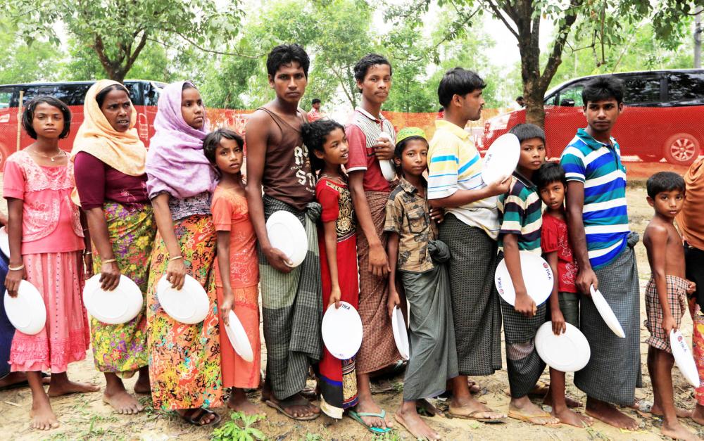 Rohingya refugees line up to get food from Turkish Cooperation and Coordination Agency (TIKA) near Balukhali refugees camp near Cox's Bazar, Bangladesh October 21, 2017. REUTERS/ Zohra Bensemra