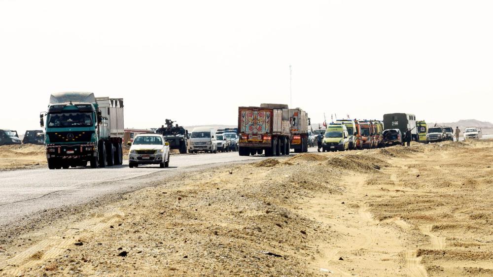 A picture taken on October 21, 2017 shows Egyptian security forces' vehicles and armoured personnel carriers (APCs) parked on the desert road towards the Bahariya oasis in Egypt's Western desert, about 135 kilometres (83 miles) southwest of Giza, near the site of an attack that left dozens of police officers killed in an ambush by Islamist fighters. An official statement said a number of the attackers were killed, but did not give any figures for losses on either side.
Medics and security sources gave a death toll of 35 among police. / AFP / MOHAMED EL-SHAHED
