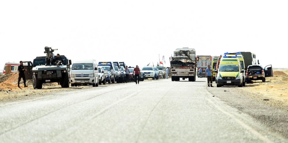 A picture taken on October 21, 2017 shows Egyptian security forces' vehicles and armoured personnel carriers (APCs) parked on the desert road towards the Bahariya oasis in Egypt's Western desert, about 135 kilometres (83 miles) southwest of Giza, near the site of an attack that left dozens of police officers killed in an ambush by Islamist fighters. An official statement said a number of the attackers were killed, but did not give any figures for losses on either side.
Medics and security sources gave a death toll of 35 among police. / AFP / MOHAMED EL-SHAHED
