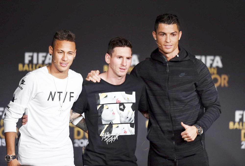 



 الثلاثي رونالدو وميسي ونيمار المرشحون لجائزة أفضل لاعب في العالم.