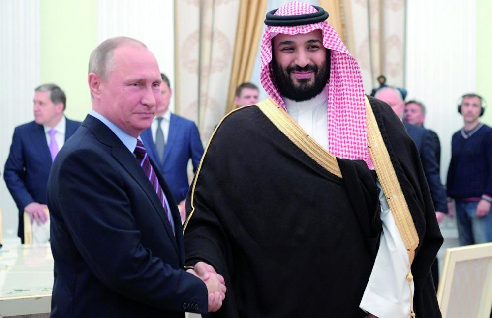 



ولي العهد الأمير محمد بن سلمان والرئيس الروسي خلال زيارة سموه لروسيا أخيرا. (عكاظ)