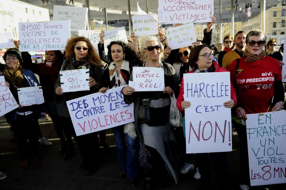 نساء يتظاهرن ضد «التحرش».. وفرنسا تعتزم مكافحته بالقوانين