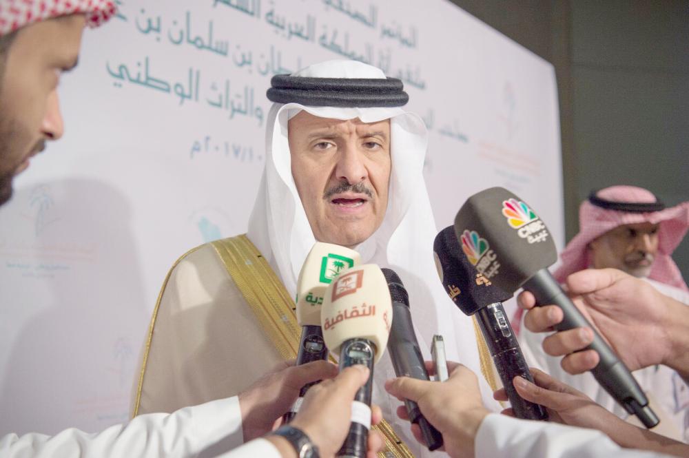 



سلطان بن سلمان متحدثا لوسائل الإعلام العالمية والمحلية.  (عكاظ)