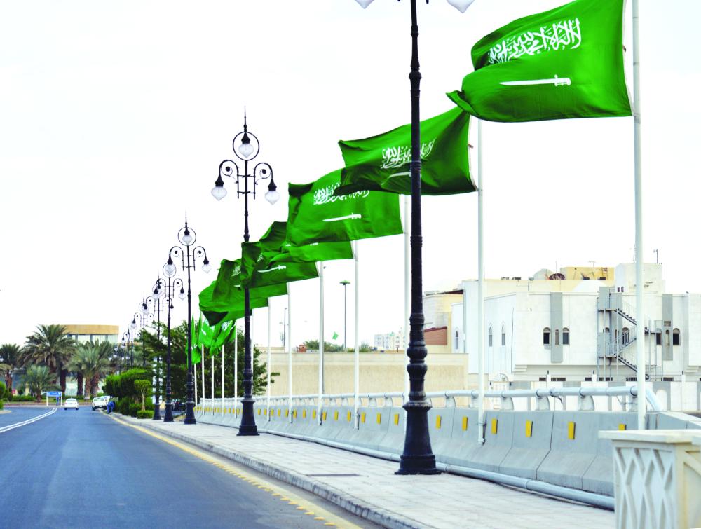 



أعلام في أحد شوارع المدينة احتفاءً بقدوم خادم الحرمين. (تصوير: عبدالمجيد الدويني)