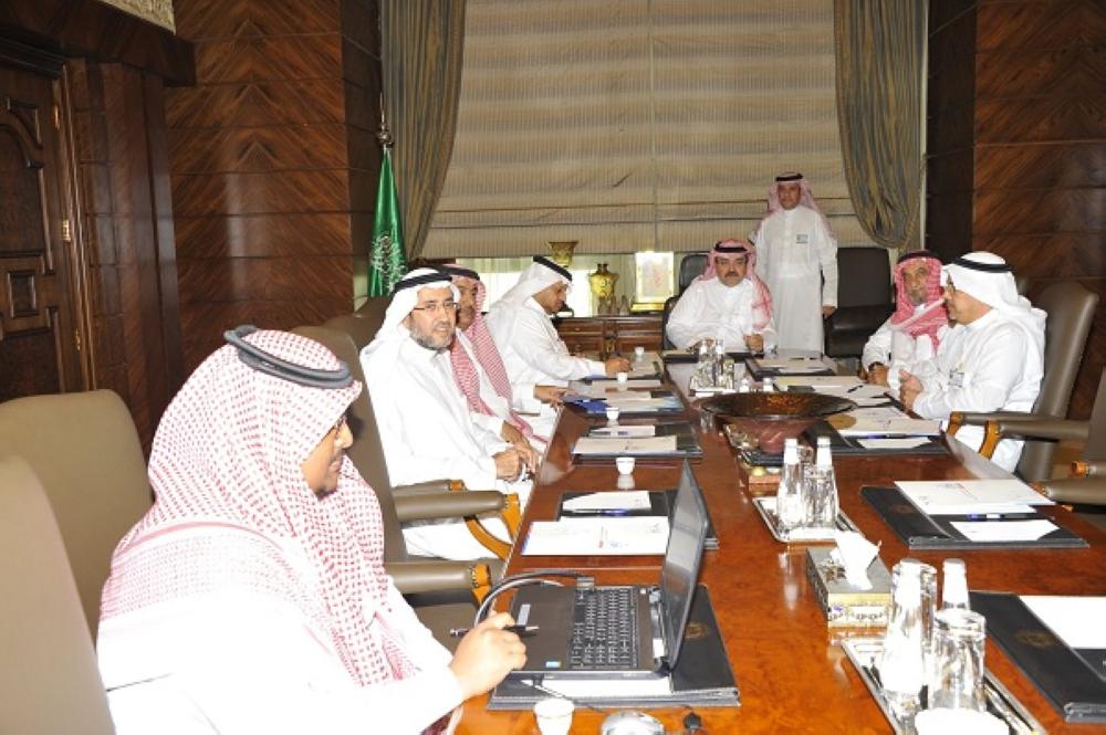 الأمير مشعل بن ماجد أثناء الاجتماع