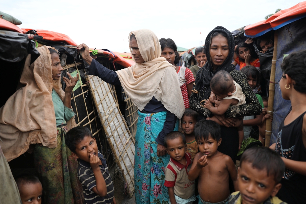 Rohingya refugee women and children gather at the Palong Khali refugee camp in Cox's Bazar, Bangladesh, November 16, 2017. REUTERS/Mohammad Ponir Hossain