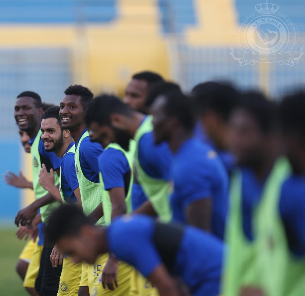 لاعبو النصر في تدريبات الفريق.. 