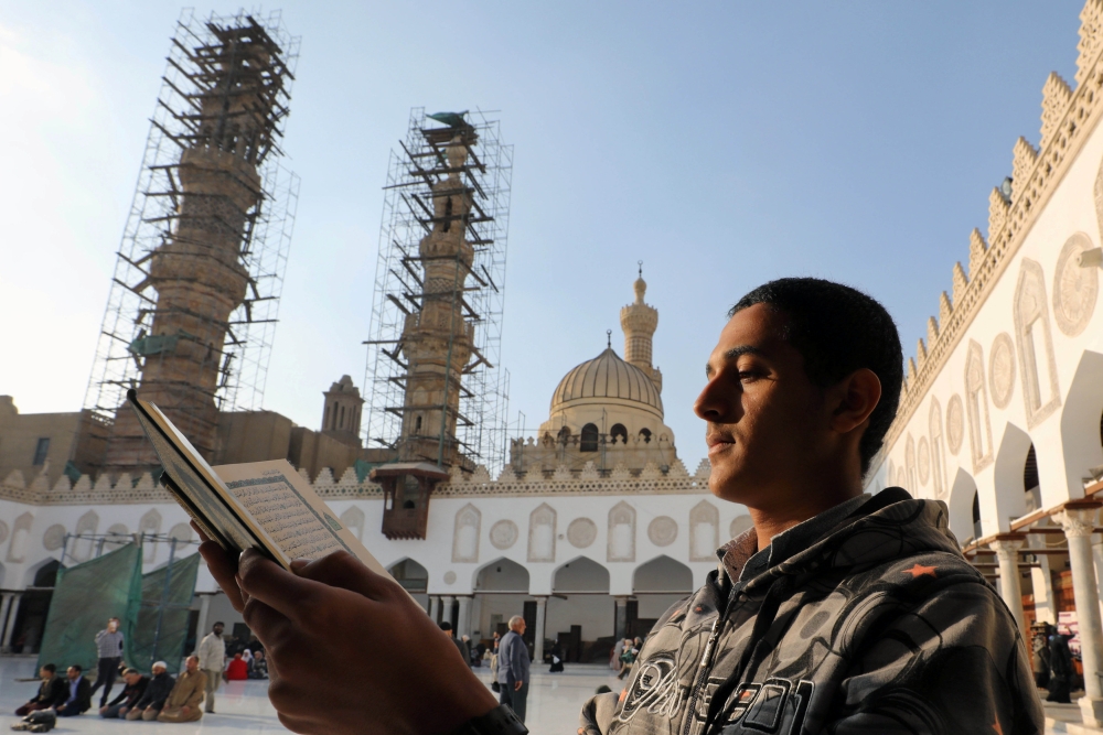 A man reads the Koran, at the Al Azhar Mosque in old Cairo, Egypt November 25, 2017. REUTERS/Mohamed Abd El Ghany