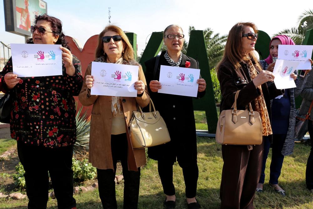 Iraqi women demonstrate at a vigil condemning violence against women in the capital Baghdad’s central Kahramana square on November 25, 2017.  / AFP / SABAH ARAR
