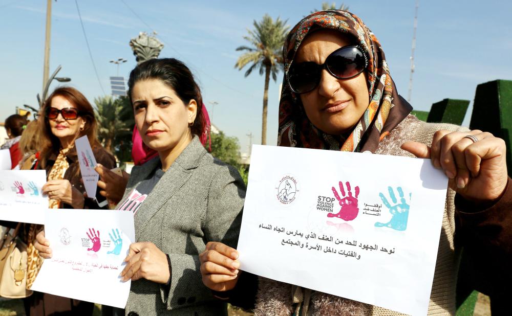 Iraqi women demonstrate at a vigil condemning violence against women in the capital Baghdad’s central Kahramana square on November 25, 2017.  / AFP / SABAH ARAR
