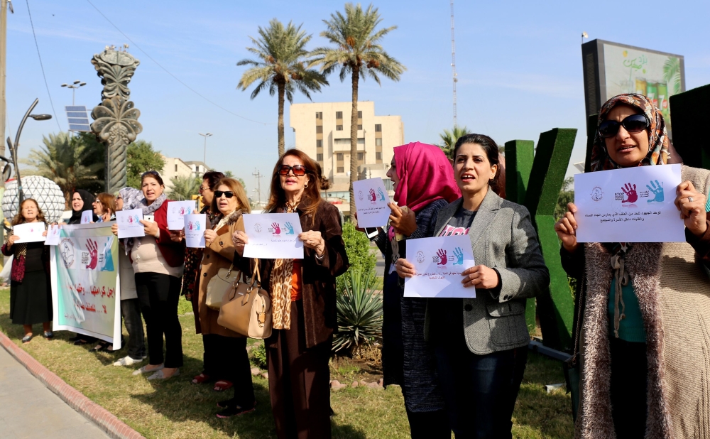 Iraqi women demonstrate at a vigil condemning violence against women in the capital Baghdad’s central Kahramana square on November 25, 2017.  / AFP / SABAH ARAR
