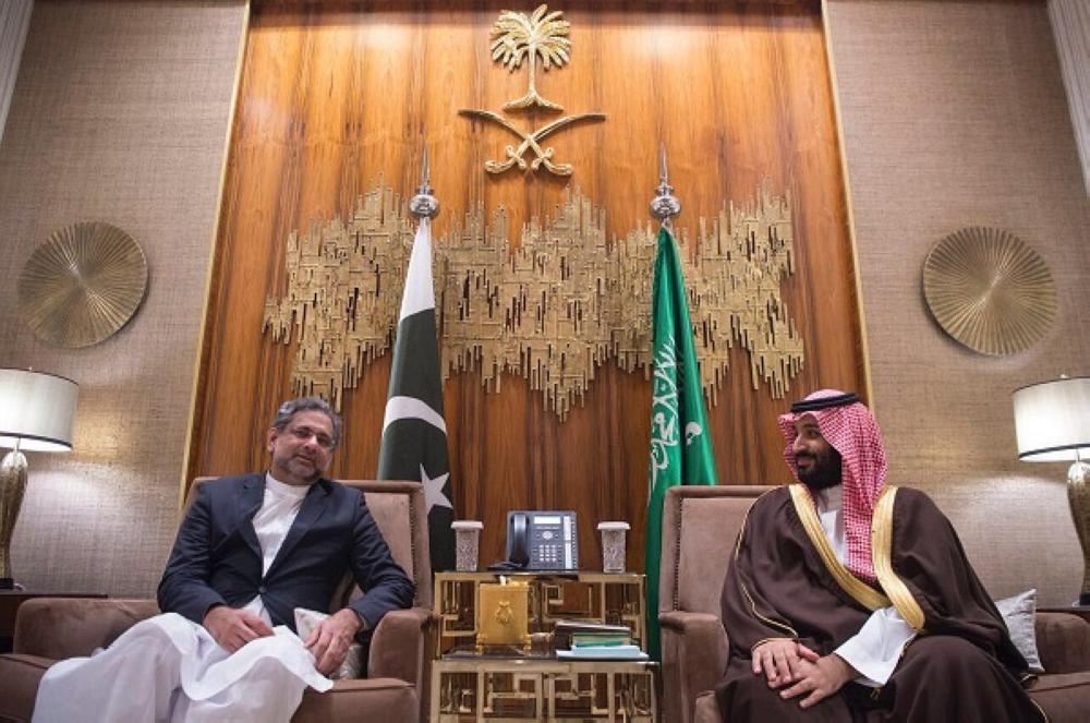 ولي العهد يلتقي رئيس وزراء باكستان