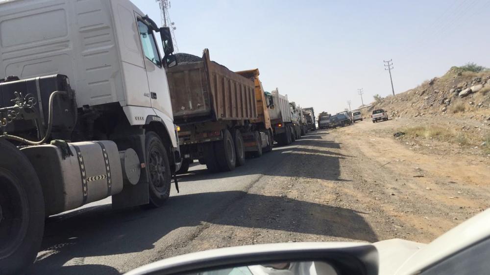



توقف الحركة المرورية على طريق العارضة - أبو عريش بسبب الحادثة.