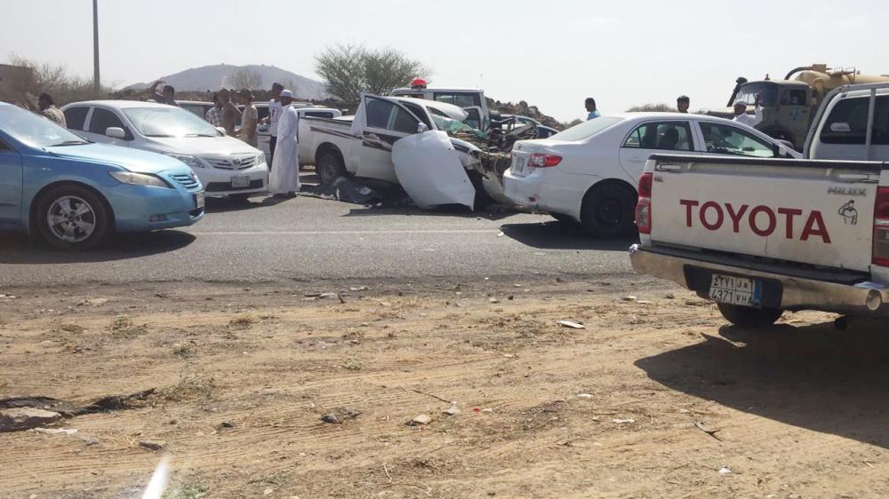 



حادثة مرورية على طريق العارضة - أبو عريش تصادف مع جولة نائب الوزير. (عكاظ)