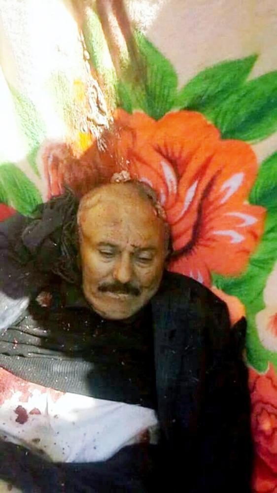 



جثة الرئيس اليمني السابق علي عبدالله صالح الذي اغتالته ميليشيات الحوثي أخيرا.