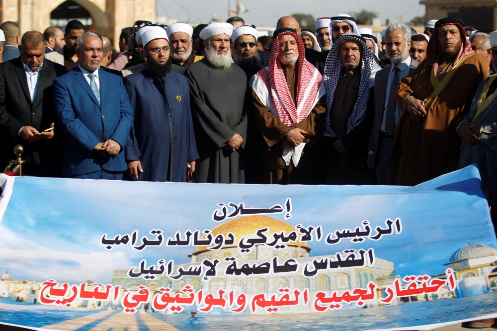 Iraqi Sunni attend a protest against Trump's decision to recognize Jerusalem as the capital of Israel, in Baghdad, Iraq December 7, 2017. REUTERS/Khalid al-Mousily