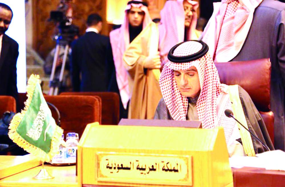 



الجبير أثناء إلقائه كلمة المملكة في اجتماع وزراء الخارجية العرب في القاهرة أمس.  (واس)