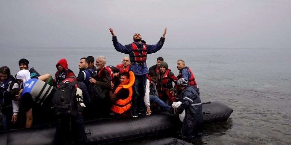 نازحون سوريون عبر البحر إلى أوروبا