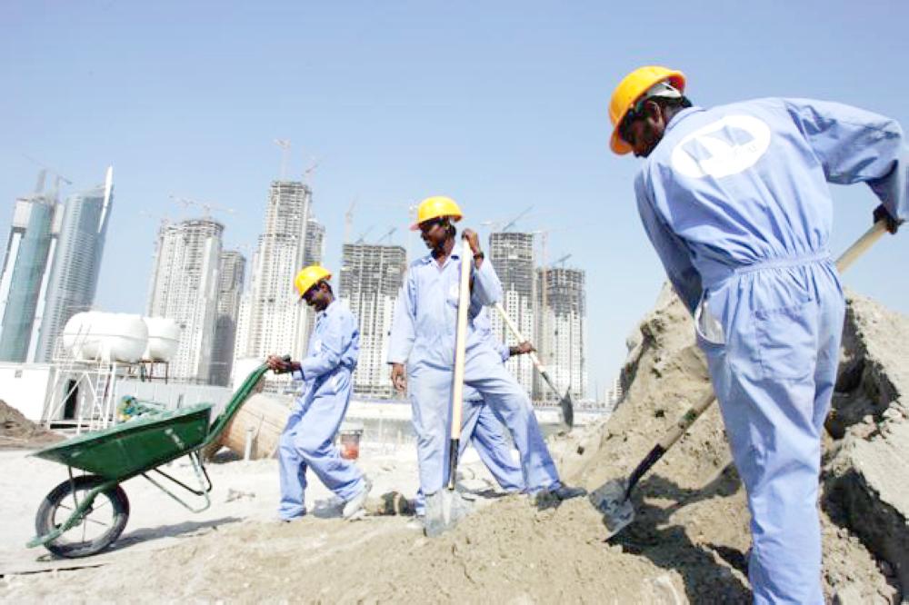 



عمال منشآت كأس العالم سُلبت حقوقهم في قطر.