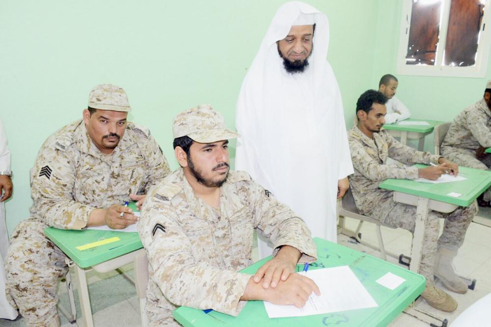 



جنود مرابطون خلال تأدية الاختبارات أمس.