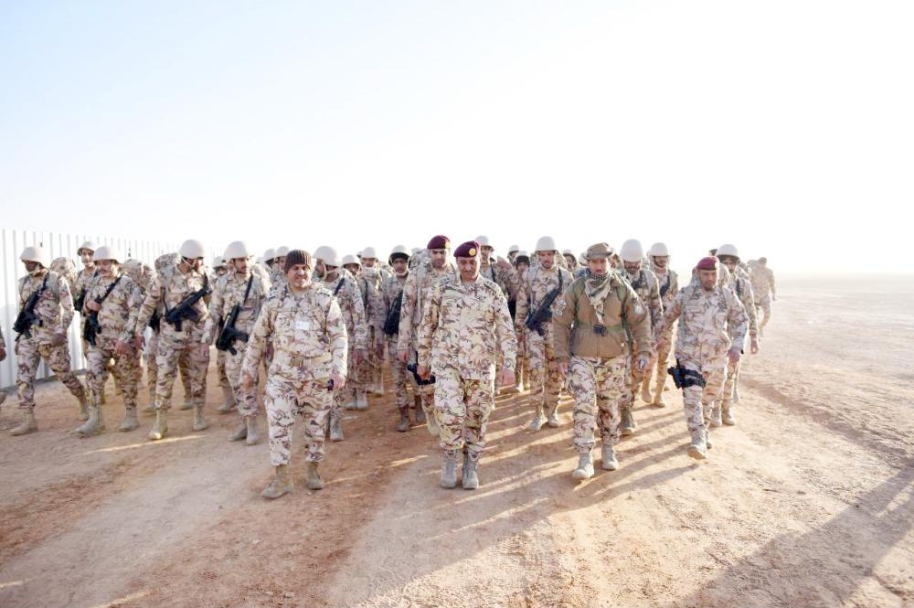 



قائد القوات الفريق الركن مفلح العتيبي ونائب القائد اللواء عبدالله الثمالي يتقدمان قوات الأمن الخاصة.