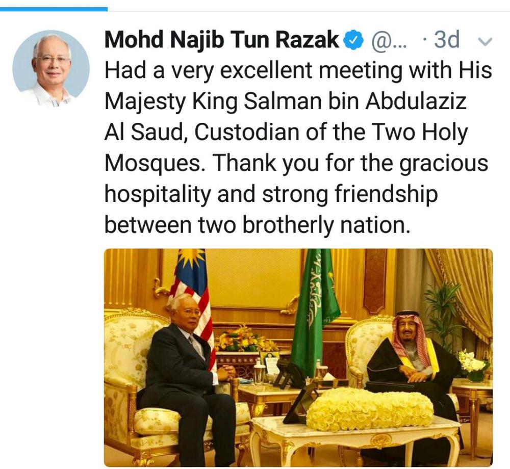 تغريدة رئيس الوزراء الماليزي ارفق بها صورة جمعته مع الملك سلمان بن عبدالعزيز في قصر اليمامة بالرياض