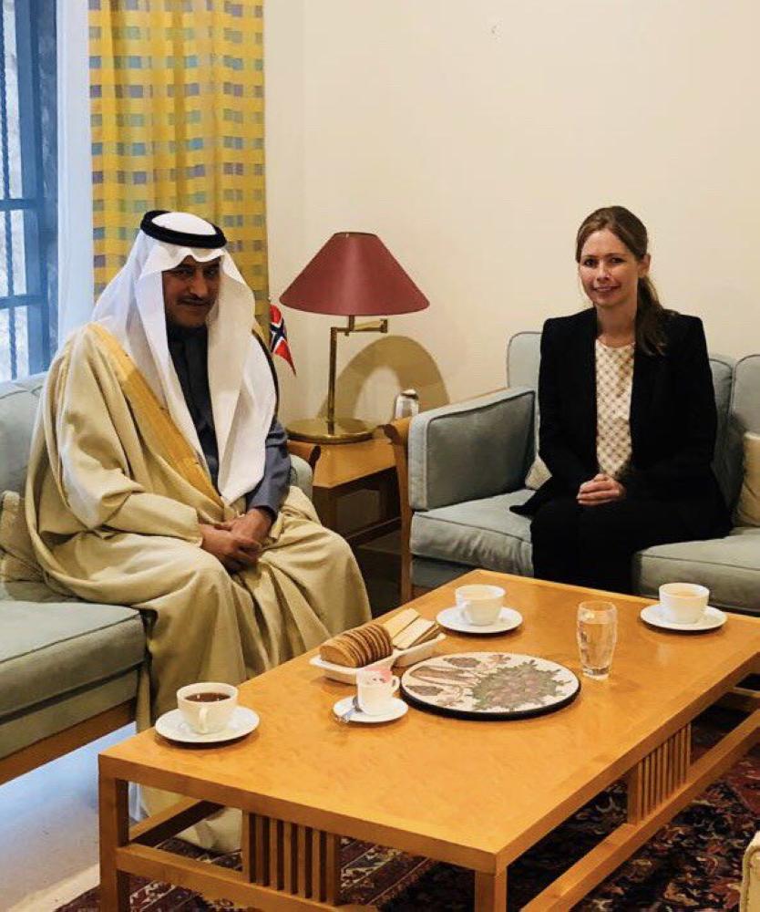 ملتقياً سفيرة النرويج لدى الأردن تونه أليش.
