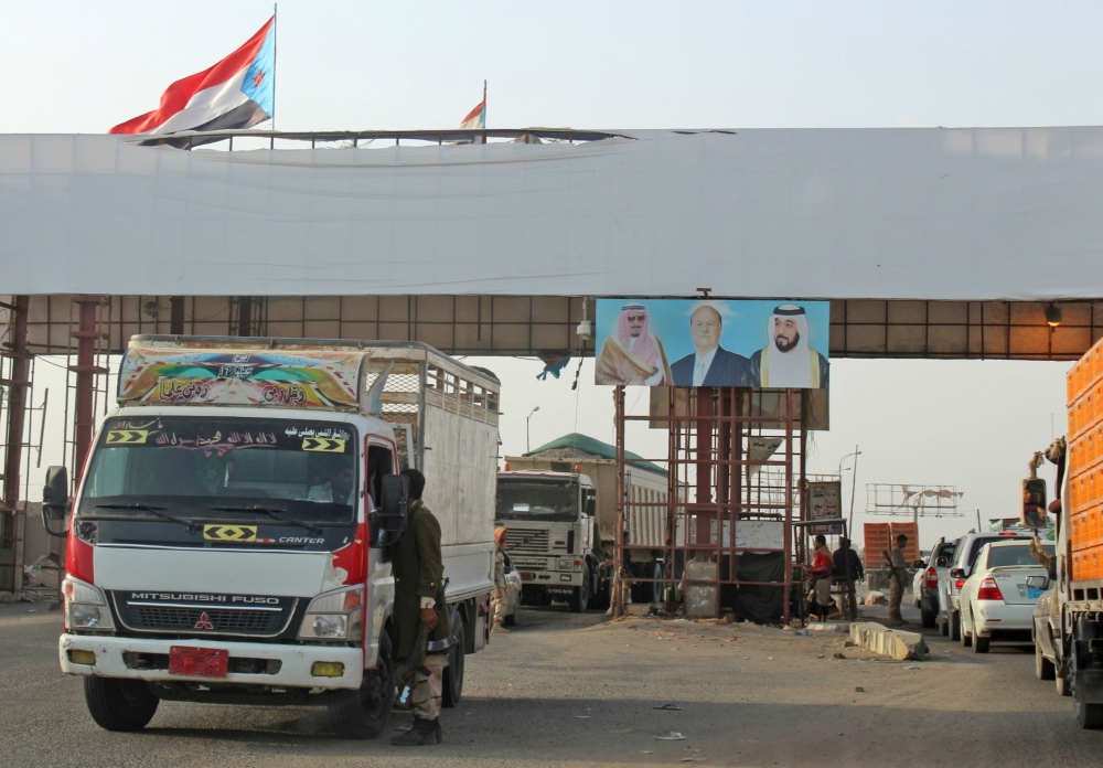 A general view shows a checkpoint in the north of Aden bordering with Lahj governorate that is monitored by supporters of the separatist Southern Transitional Council on January 31, 2018.  / AFP / SALEH AL-OBEIDI
