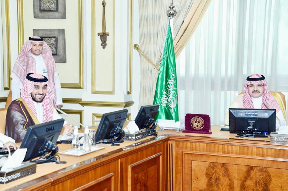 



..وقبل انطلاق الاجتماع مع الأمير عبدالعزيز بن تركي الفيصل.