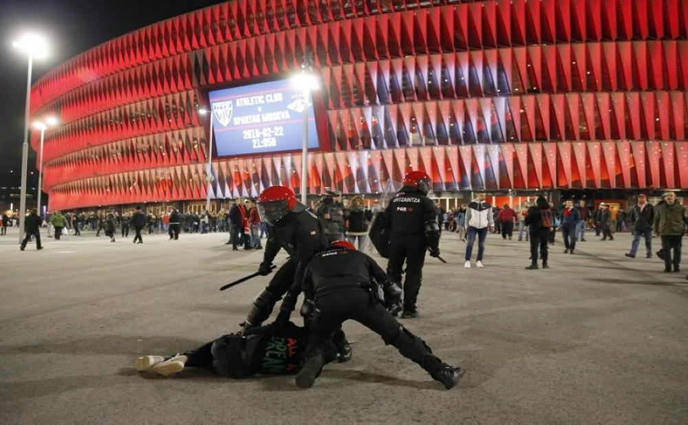 أحداث الشغب عند ملعب سان ماميس قبل مباراة أتلتيك بلباو وسبارتاك موسكو في الدوري الأوروبي