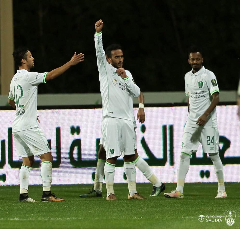 لاعبي الاهلي يحتفلون بالتاهل 