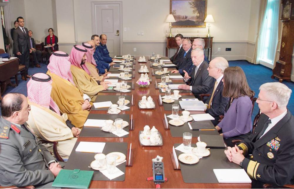 حضر اللقاء الأمير خالد بن سلمان والوفد المرافق لولي العهد.