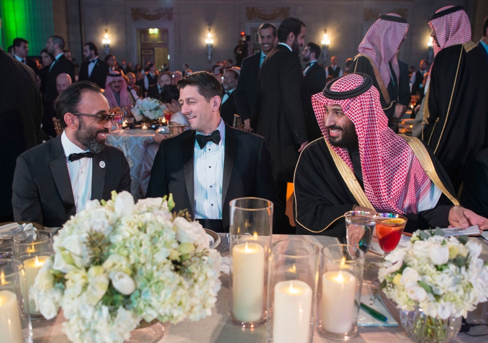 A handout picture provided by the Saudi Royal Palace on March 22, 2018 shows Saudi Crown Prince Mohammed bin Salman (R) and US Speaker of the House, Paul Ryan (C), Republican of Wisconsin, attending the Saudi-US Partnership Gala event in Washington, DC. - RESTRICTED TO EDITORIAL USE - MANDATORY CREDIT «AFP PHOTO / SAUDI ROYAL PALACE / BANDAR AL-JALOUD» - NO MARKETING - NO ADVERTISING CAMPAIGNS - DISTRIBUTED AS A SERVICE TO CLIENTS / AFP / Saudi Royal Palace / BANDAR AL-JALOUD / RESTRICTED TO EDITORIAL USE - MANDATORY CREDIT «AFP PHOTO / SAUDI ROYAL PALACE / BANDAR AL-JALOUD» - NO MARKETING - NO ADVERTISING CAMPAIGNS - DISTRIBUTED AS A SERVICE TO CLIENTS 