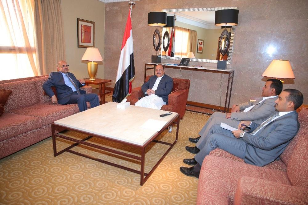 الركن علي محسن خلال لقائه وزير التخطيط والتعاون الدولي اليمني محمد السعدي